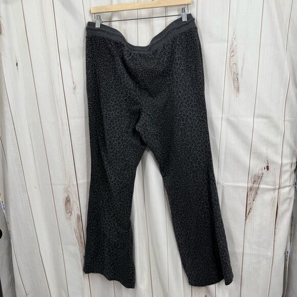 Torrid Women’s 1X Active Leopard Flare Pants Sweatpants - Picture 4 of 5